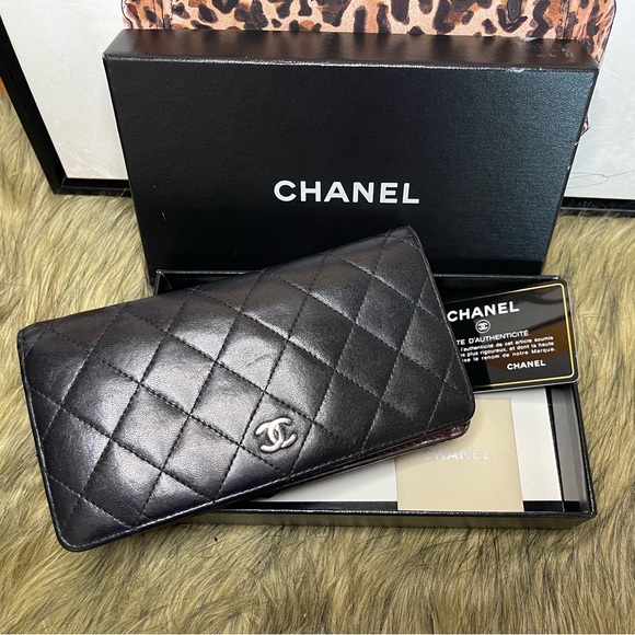 Authentic  Chanel Bifold wallet - Picture 5 of 16